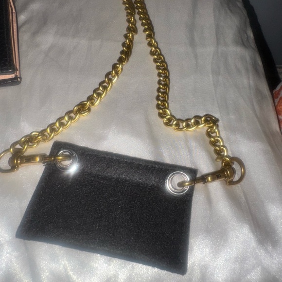 🖤SOLD🖤Gucci wallet with BOW in Black with Gold Chain - Picture 10 of 10
